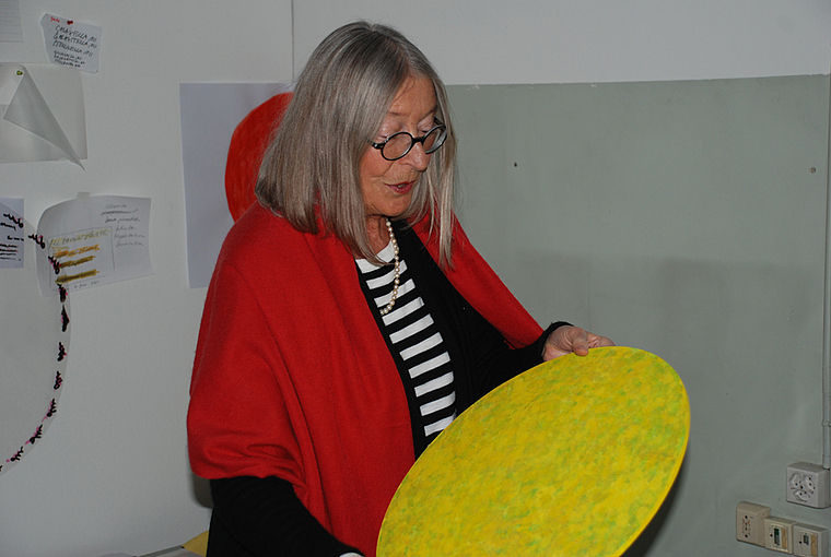 Im Atelier: «Ich. Eine Mimose aus Granit»: So bezeichnet das lyrische Ich Barbara Grohers sich in einem ihrer Werke. Foto: Thomas Brunnschweiler