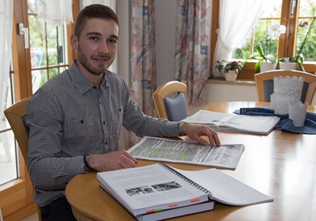 Fabian Schnell: Zuhause, wo er oft Zeitung liest. Foto: Martin Staub