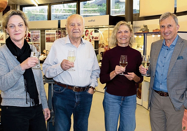 Im Industriemuseum: Maria Cajochen, ehemalige Präsidentin, Werner Kohler, neu zum Ehrenmitglied erkoren, Petra Dürr, neues Vorstandsmitglied, und Präsident Willi Spaar. Foto: Gaby Walther