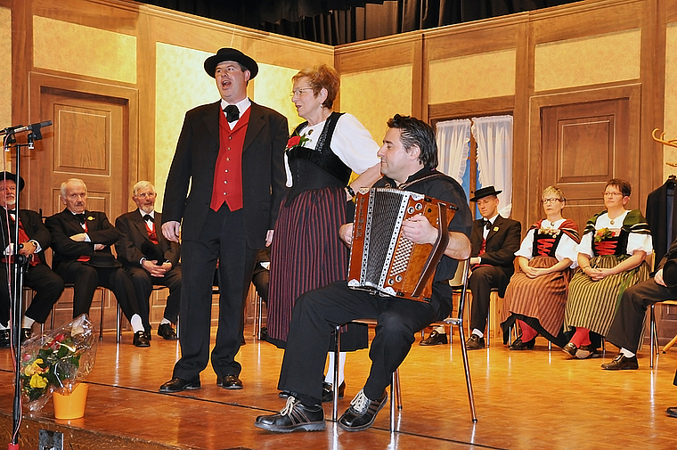 Überzeugend: Josef Meyer, Heidi Blum und Ruedi Dahinden begeisterten mit dem Duett «Es Schätzeli». Foto: Isabelle Hitz
