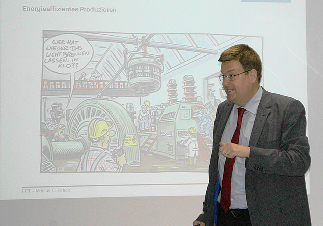 Markus C. Krack zur Energieeffizienz im Maschinenraum:  «Wer hat wieder das Licht brennen lassen im Klo?»  Foto: Roland Bürki