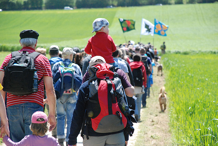 Ein Fest für alle: Jung und Alt, Mensch und Tier waren am Banntag dabei. Foto: Thomas Brunnschweiler