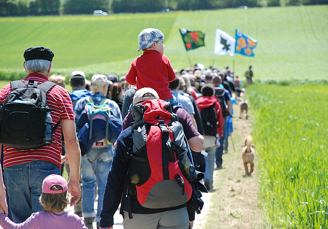 Ein Fest für alle: Jung und Alt, Mensch und Tier waren am Banntag dabei.  Foto: Thomas Brunnschweiler