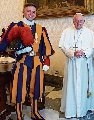 Enger Begleiter: Als Schweizergardist gehörte Mauritz von Sury quasi zum persönlichen Umfeld des Papstes. Foto: zvg