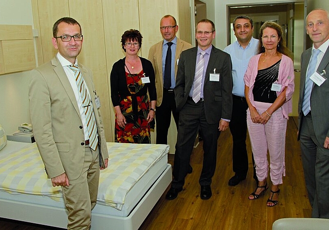 Ein starkes Team: (v. l.) Michael Rolaz, Geschäftsleiter Kantonsspital Laufen, Erika Hamann, Schmerztherapeutin, Thomas Blaettner, Chefarzt und Leiter Klinik für Schmerztherapie, Stefan Steiner, Schmerztherapeut, Cetin Güner, Psychiater, Karin Ham