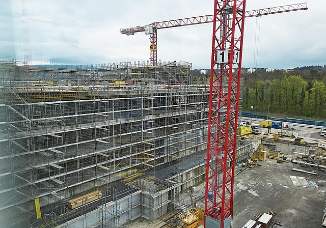 Noch nicht gross genug: Am neuen Hauptsitz der Straumann Group fehlen noch zwei Geschosse. Fotos: Roland Schmid