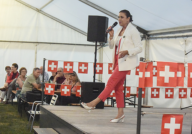 Besuch aus der Innerschweiz: Die Entertainerin Monika Kaelin fand lobende Worte für Dornach.  Foto: Bea Asper