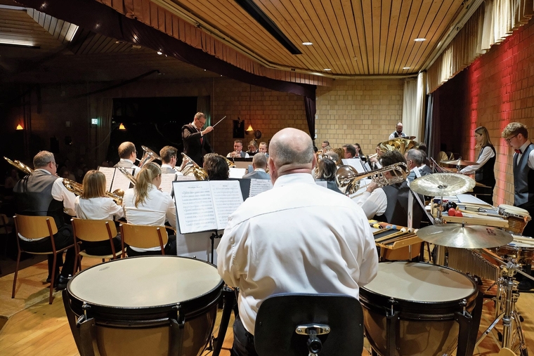 Beschwor Geister herauf und vertrieb sie wieder: Die Brass Band Konkordia Zwingen. Foto: Thomas Brunnschweiler