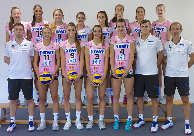 Neue Mannschaft, neue Dresses: Am Freitag präsentierte sich das Nati-A-Team von Sm’Aesch Pfeffingen erstmals den Medien.  Foto: ZVG