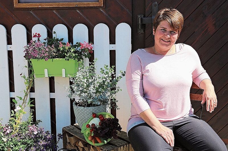 Ein Geschenk an alle: Die Bäuerinnen und Landfrauen Dorneckberg geben zu ihrem 50. Geburtstag ein gemeinsames Kochbuch heraus. Projektleiterin ist Stephanie Nebel-Heller aus Gempen. Foto: Benildis Bentolila