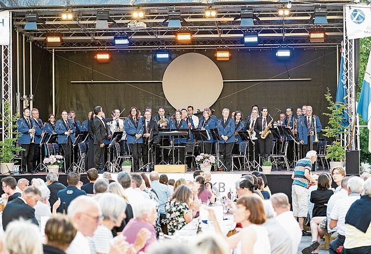 Rund 400 Besucherinnen und Besucher: Das Galakonzert des Musikvereins Arlesheim war der Höhepunkt der musikalischen Reise. Foto: Caspar Reimer