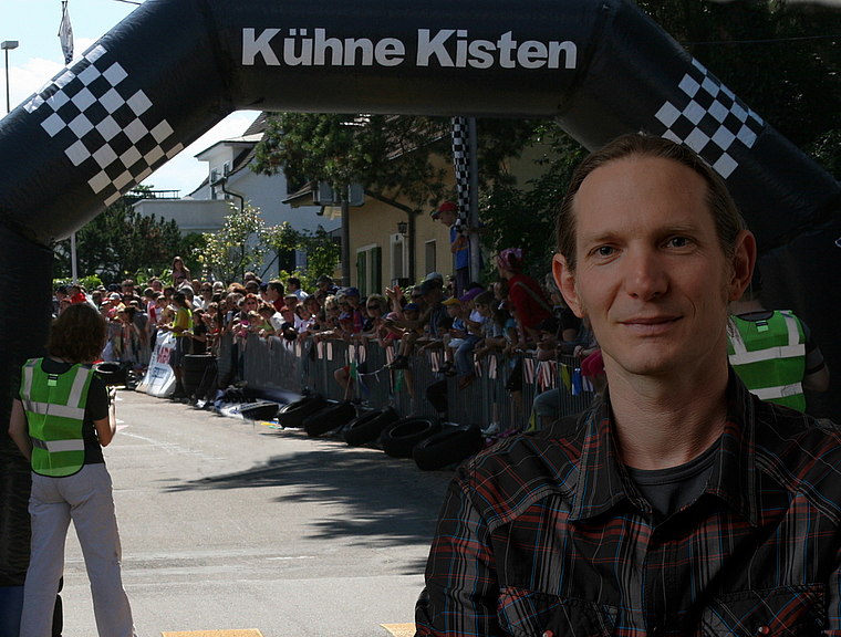 Kühne Kisten: Das Seifenkistenrennen ist einer der Dorfanlässe, für die sich Thomas Gschwind seit Jahren einsetzt. Foto: ZVG
