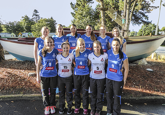 Im Trainingslager in der Bretagne: Das Team der Saison 16/17 mit (hinten, von l.) Maja Storck, Samira Sulser, Barbara Garcia Duarte, Ralitsa Vasileva, Madlaina Matter, Laura Künzler und (vorne, von l.) Roxana Wenger, Alexandra Lorenz, Tess von Pieka