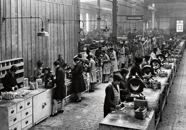 Ein Stück Industriegeschichte: Fabrikarbeiterinnen bei Brown Boveri (BBC). Foto: zvg