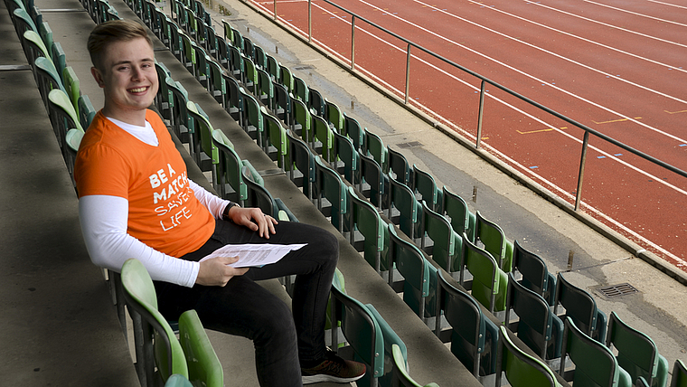 «Be a match – save a life»: Unter diesem Motto wirbt Cédric Stoll für das Spenden von Blutstammzellen.  Foto: Jay Altenbach