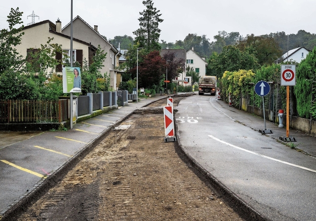 Der Belag ist weg: Die Geschichte zur Schluchtstrasse zeigt, wie kompliziert die Energiewende in den Quartieren sein kann.Foto: Kenneth Nars