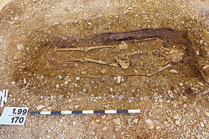 Fund aus dem 7. Jahrhundert: Eines von vier Gräbern. Die Toten hatten Ohrringe, Fingerringe, 
Schwerter und Beschläge von Gürtelgarnituren bei sich. Fotos: zvg