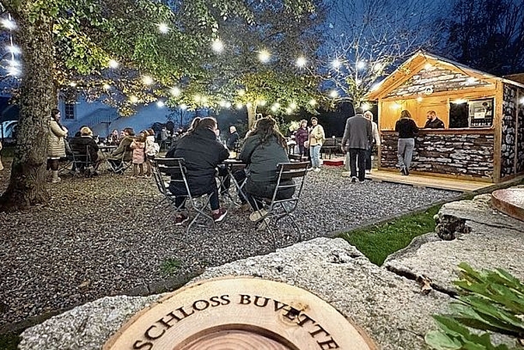 Buvette im Schloss: An den zwei Tagen im letzten Herbst war der Lindengarten gut besucht. Foto: zvg