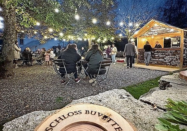 Buvette im Schloss: An den zwei Tagen im letzten Herbst war der Lindengarten gut besucht. Foto: zvg