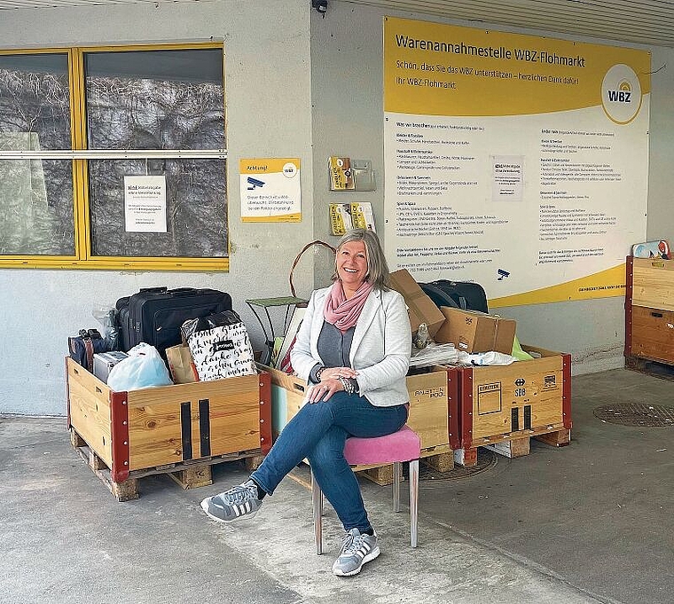 Nachhaltig und chic: Die Menschen seien inzwischen parat, secondhand zu kaufen, ist Abteilungsleiterin Carlotta Jost überzeugt. Foto: Axel Mannigel