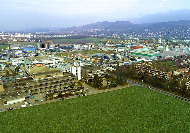 Hier soll bald eine «Smartcity» entstehen: Auf dem Areal Aesch Nord soll vorwiegend Raum für moderne Arbeitsplätze geschaffen werden, dabei sollen soziale und ökologische «Wohlfühlfaktoren» aber nicht verloren gehen.  Foto: ZVG