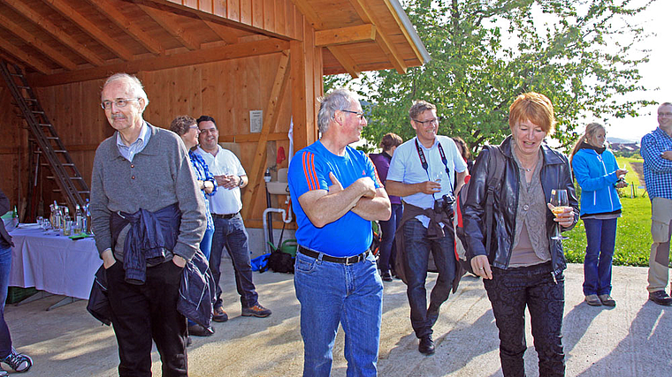 Heimatwissen: Rudolf Hafner, Susanne Koch, Fabio Jeger, Bruno Vögtli, Roland Fürst und Nicole Hirt (v. l.) kennen sich im Kirschenanbau erstaunlich gut aus. Foto: Gini Minonzio