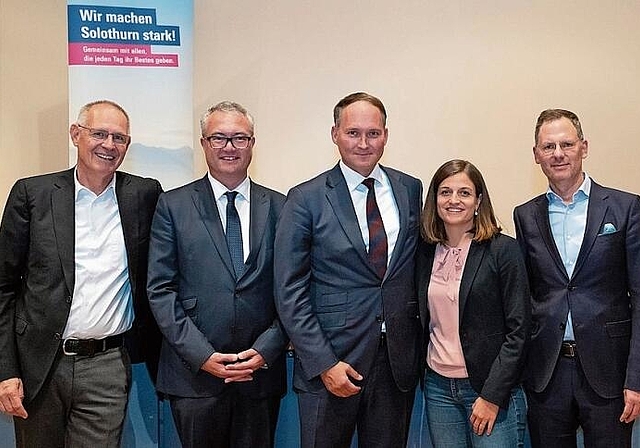 An der DV in Breitenbach: (v.l.) Stefan Nünlist, Parteipräsident FDP; Regierungsrat Remo Ankli; Simon Michel, gewählt als Nationalrat; Sabrina Weisskopf, Vizepräsidentin FDP; Christian Thalmann, Gemeinderat Breitenbach. Foto: zvg