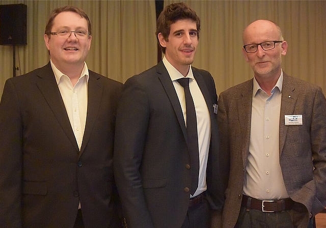 Setzen beim Jahresprogramm weiterhin auf Gedankenaustausch in entspanntem Ambiente: Vize Martin Schindelholz und Präsident Marc Scherrer. Und schlagen an der GVdie Zeitrekorde von Ehrenmitglied Hanspeter Schneider (v.l.). Foto: Bea Asper