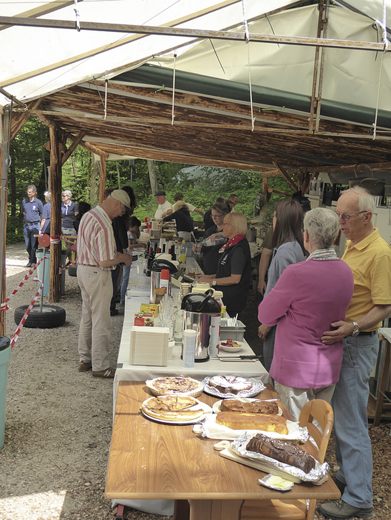 Reiche Auswahl: Nach dem «Waldfest», also Wurst und Brot, gabs feinen Kuchen.