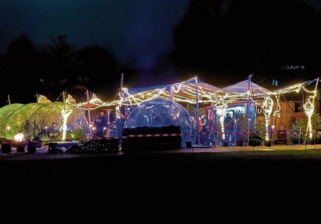 Stimmungsvoll: Der Adventszirkus ist zum Mini-Weihnachtsdorf geworden. Foto: Fabia Maieroni