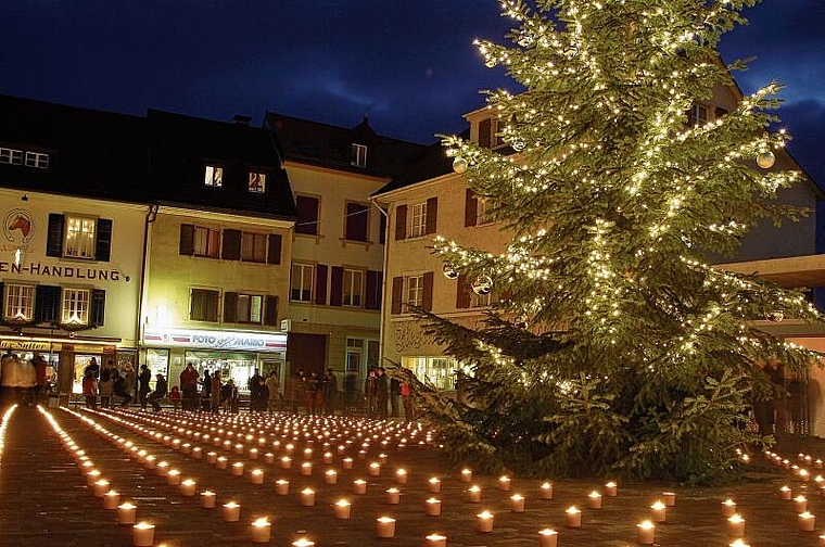 Licht in dunklen Zeiten: In diesem Jahr werden vier Tannenbäume aufgestellt – aber nur einer davon wird beleuchtet sein. Foto: Kenneth Nars/Archiv