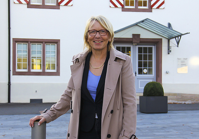 Zufrieden und aufgeräumt: Gemeindepräsidentin Marianne Hollinger hat für Aesch viel erreicht.  Foto: Tobias Gfeller
