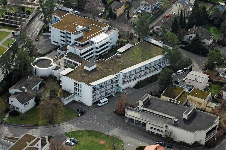Muss saniert werden: Das Alterszentrum Im Brüel in Aesch braucht eine Auffrischung. Foto: zvg