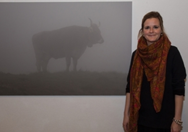 Die Kuh im Nebel auf dem Berninapass: Stephanie Meier hat zu jedem ihrer Bilder eine Geschichte parat. Foto: Martin Staub