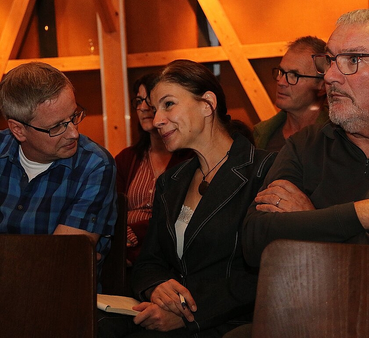 Zuversicht: Felix Stähli und Tanja Rainone (v.l.) rechnen damit, dass der neue Planetenweg spätestens im Sommer eröffnet werden kann.Foto: Gini Minonzio