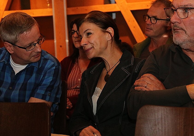 Zuversicht: Felix Stähli und Tanja Rainone (v.l.) rechnen damit, dass der neue Planetenweg spätestens im Sommer eröffnet werden kann.Foto: Gini Minonzio