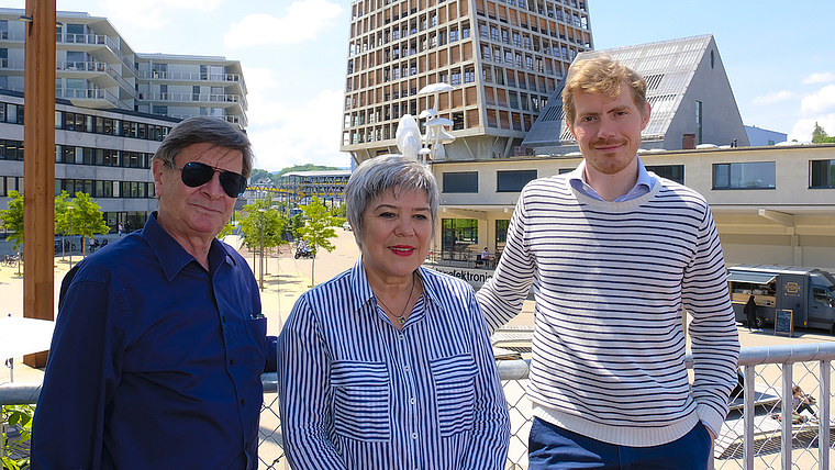 Zuversichtlich: Peter und Melek Adam-Laube sowie Elias Schäfer (r.), Vorstandsmitglieder der IG Freilager-Platz.  Foto: Thomas Brunnschweiler