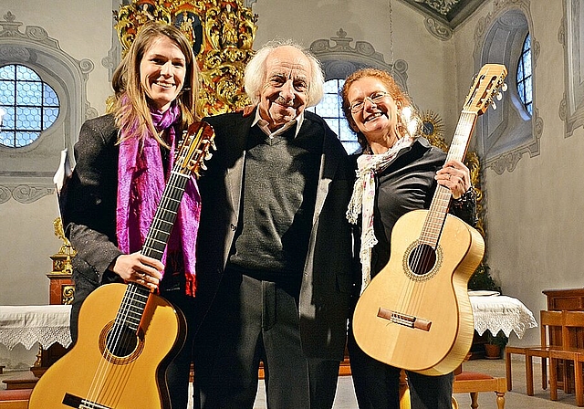 Renaissance: Die Wiedergeburt von Walter Studers Werken passte wundervoll zur Renaissance-Musik von Olivia Borer (l) und Susana Mateos. Foto: Roland Bürki