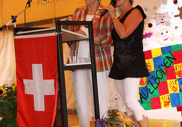 Berühmte Gastrednerin: Judith Giovannelli-Blocher (l.), eingeladen von Gemeinderätin Ursula Borer, hielt die 1.August-Rede in Grindel.  Foto: Gaby Walther