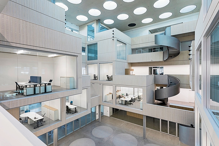 Besondere Architektur: die Kuben im Innern des Selmoni-Hauptsitzes. Foto: ZVG