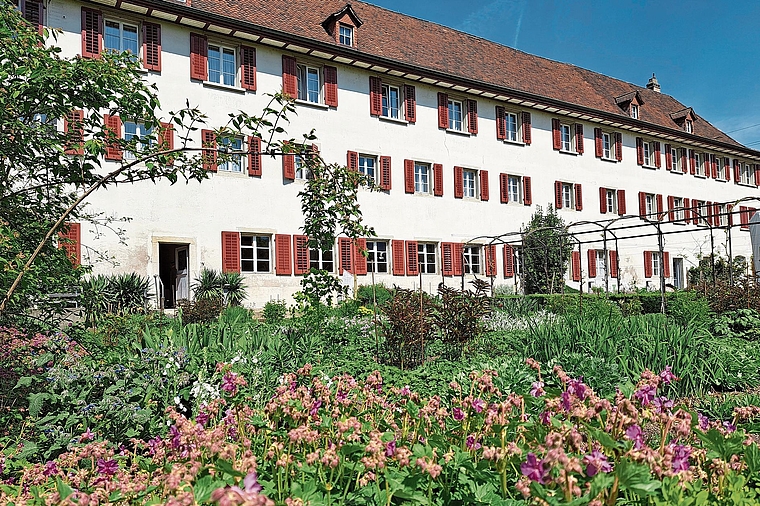Sanierungsbedarf: Der Stiftungsrat ist auf Geldsuche, um das Haus beim Bahnhof Dornach-Arlesheim zu erhalten.  Foto: Archiv / Jeannette Weingartner
