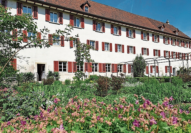 Sanierungsbedarf: Der Stiftungsrat ist auf Geldsuche, um das Haus beim Bahnhof Dornach-Arlesheim zu erhalten. Foto: Archiv / Jeannette Weingartner