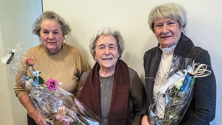 Clevere Schachteln: Links die Bronzeschachtel Esther Schaub, in der Mitte die Goldschachtel Diletta Sprecher, rechts die Silberschachtel Elisabeth Alter.  Foto: ZVG