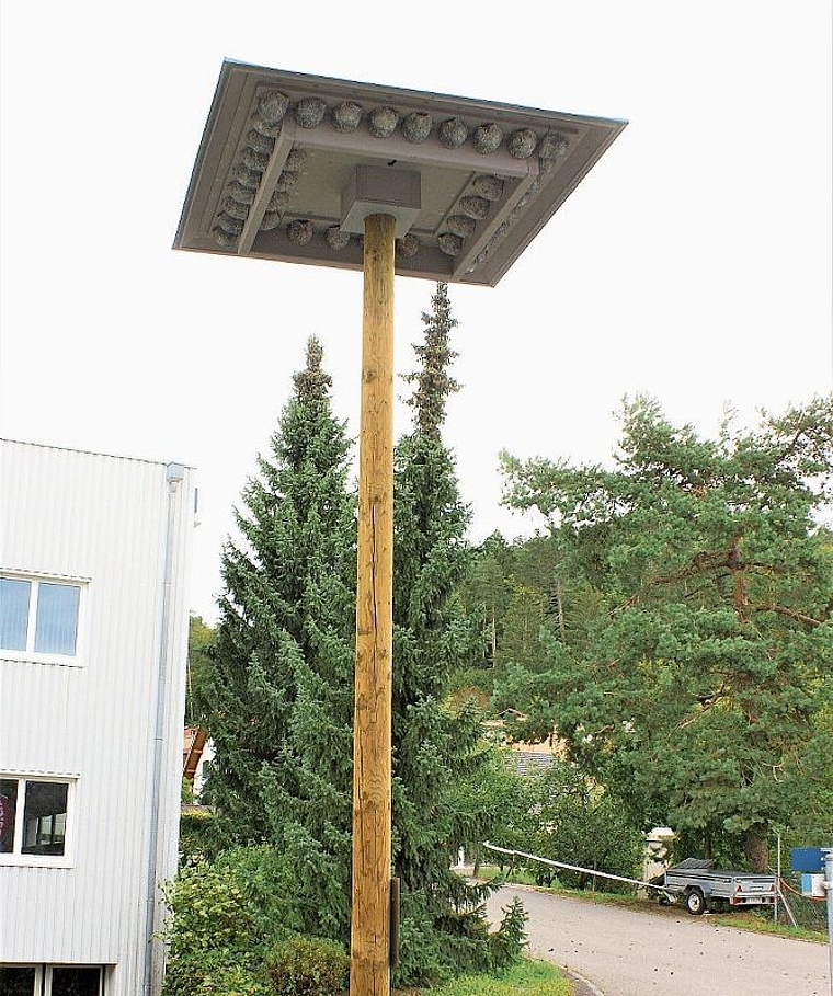 Endlich neue Wohnungen für Mehlschwalben: Schwalbenhaus am Obermattweg in Zwingen. Foto: Jürg Jeanloz