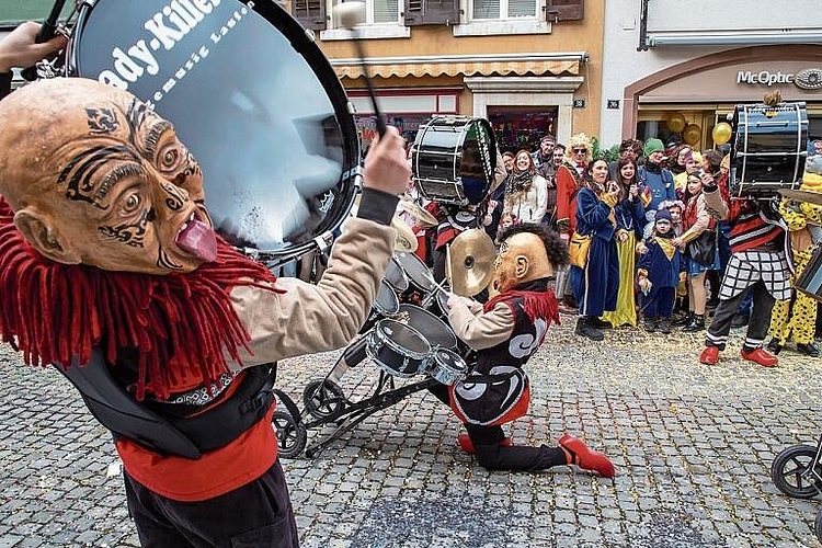 Showeinlage unterwegs: Die Ladykillers mit Paukensolo.