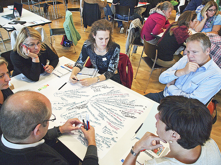 Für die Zukunft der Schulen Reinachs: Die Workshops in Gruppen waren der Hauptbestandteil der Veranstaltung. Foto: Tobias Gfeller