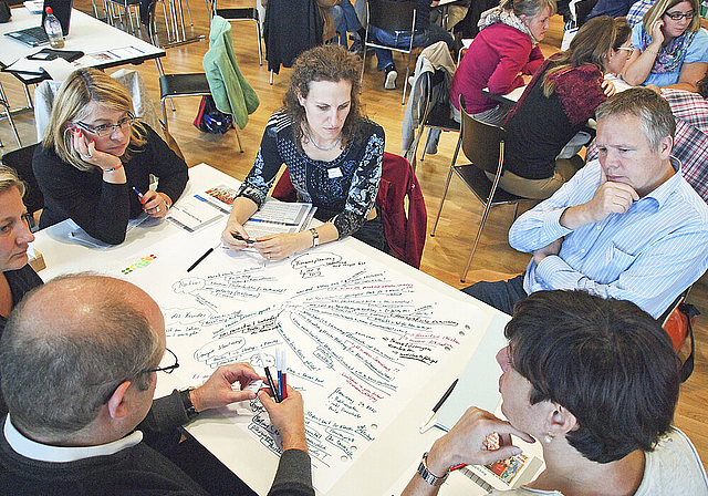 Für die Zukunft der Schulen Reinachs: Die Workshops in Gruppen waren der Hauptbestandteil der Veranstaltung. Foto: Tobias Gfeller
