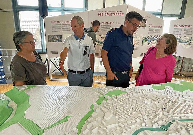 Die Ausstellung stiess bereits am Eröffnungstag auf reges Interesse.