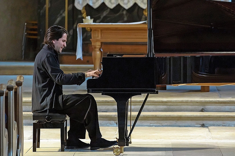 Auftritt in der St. Katharinenkirche: Weltklasse-Pianist Georgijs Osokins. Foto: Martin Staub