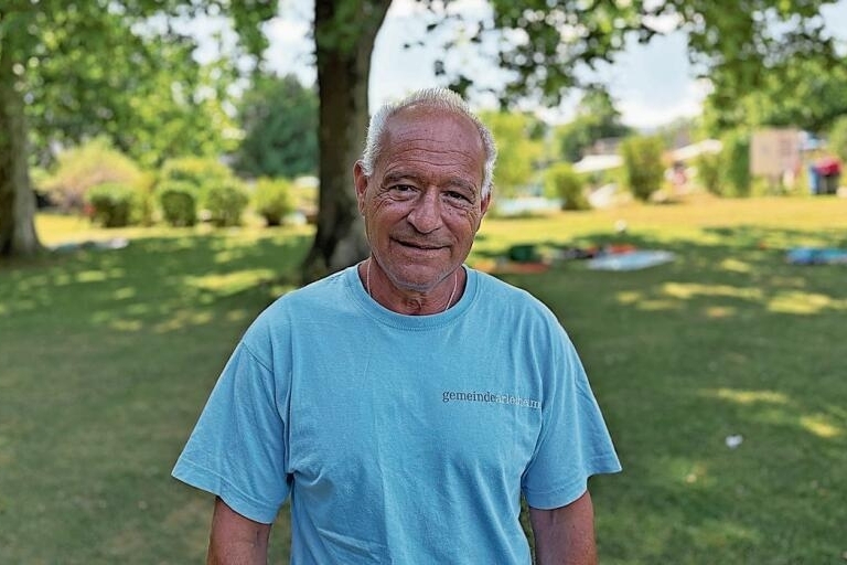 Badi-Chef: Mario Henz ist darum besorgt, dass am Schwimmbadcamping
alles sauber über die Bühne geht. Foto: Caspar Reimer